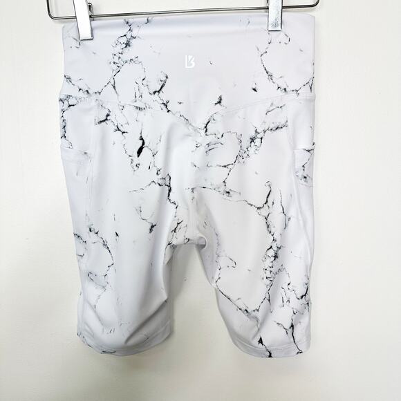Like New BuffBunny Marble Size M Seamless Pocket Biker 8” Inseam Shorts - Picture 4 of 7